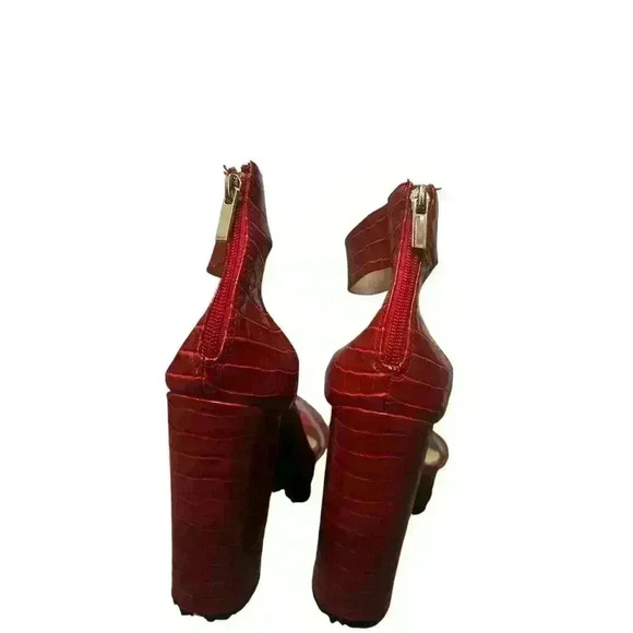 Liliana Red Patterned Skin Thick Ankle Strap Rugged Outsole Heel. Size: 10 - Picture 3 of 3